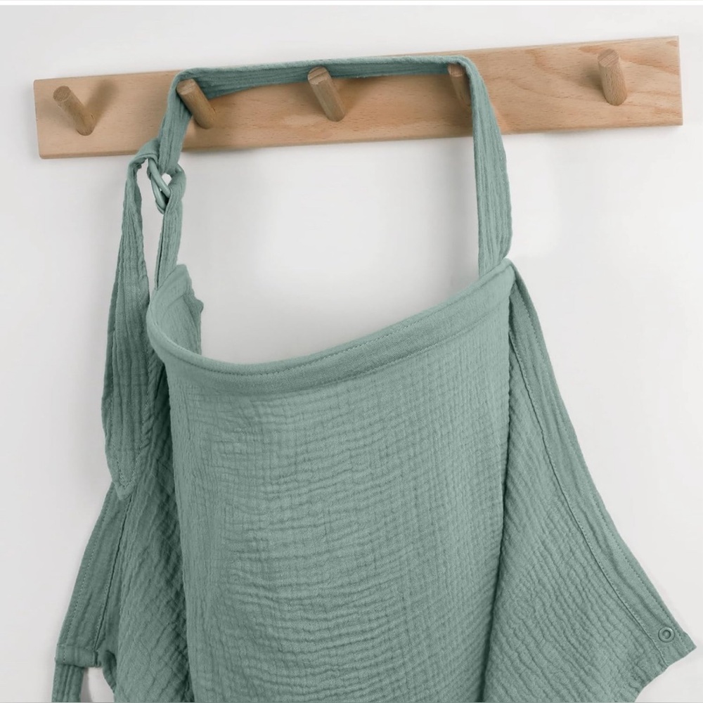 NWT Muslin Cotton Nursing Cover